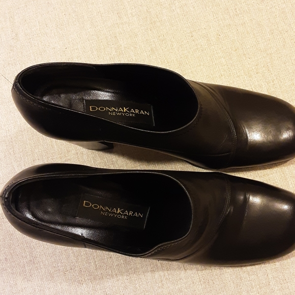 Donna Karan Leather Heel Pumps size 8 - Picture 8 of 16